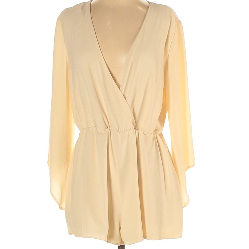 NWOT! California Moonrise Romper Cream XS